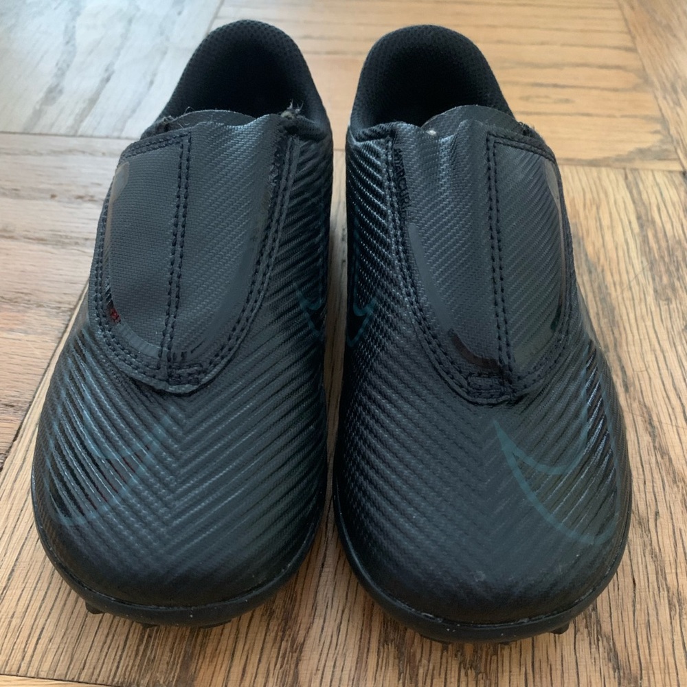 Nike Kids Low -Top Indoor Soccer Shoes 11C